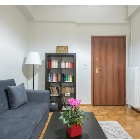 Nina,1 Minute From Metro Station Appartamento Atene